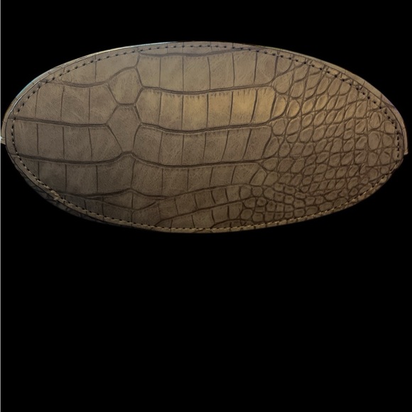 Beautiful Silver Crocodile-Embossed Bucket Handbag - Picture 4 of 6